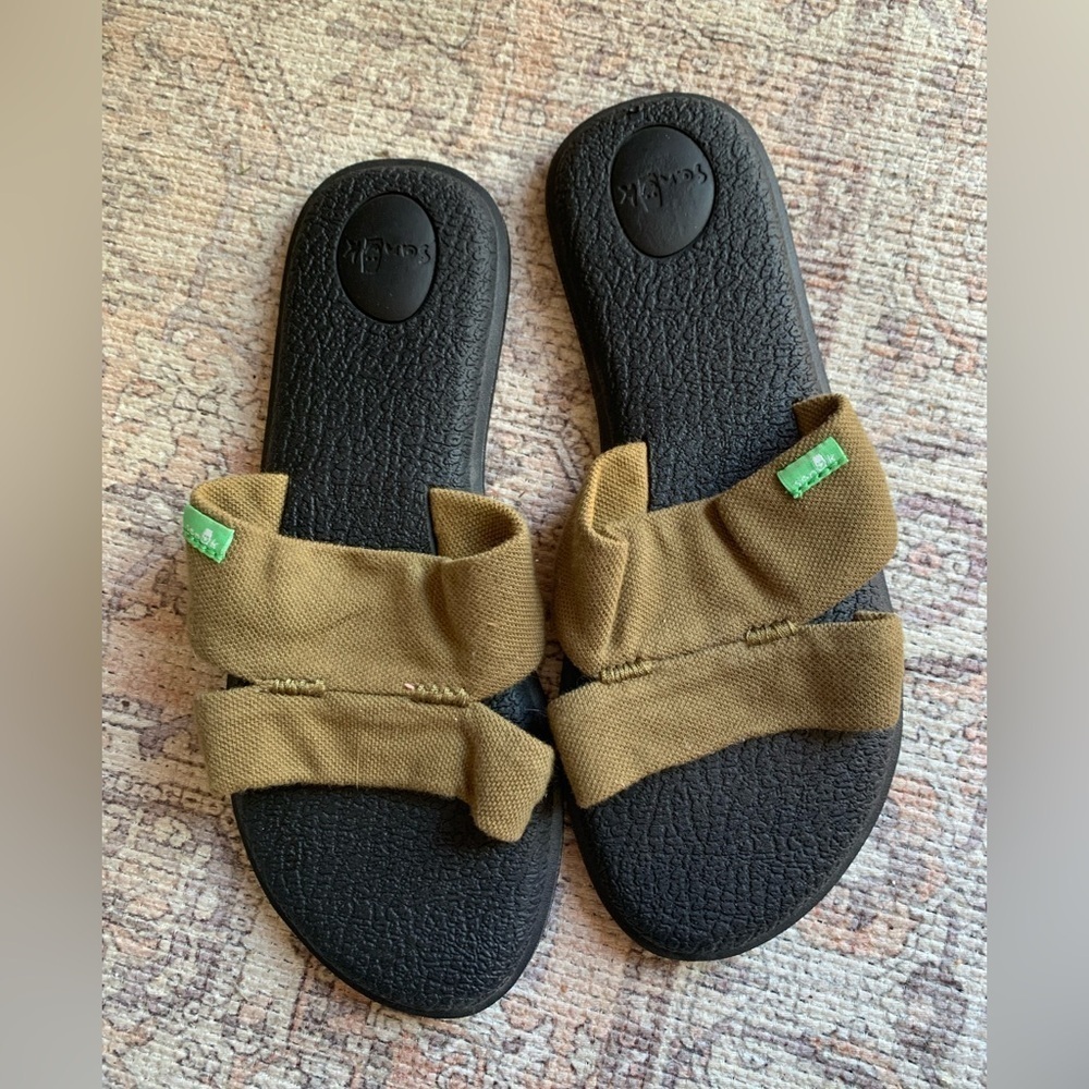 Sanuk Sandler Slip On Women Size 7 Green Black Casual Summer Shoes Footwear